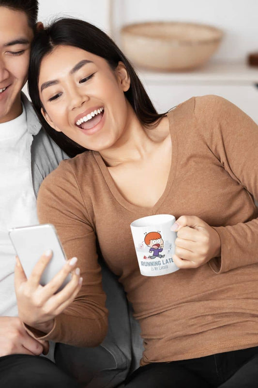 Funny running mug with a couple laughing heartily while looking at their phones while being together
