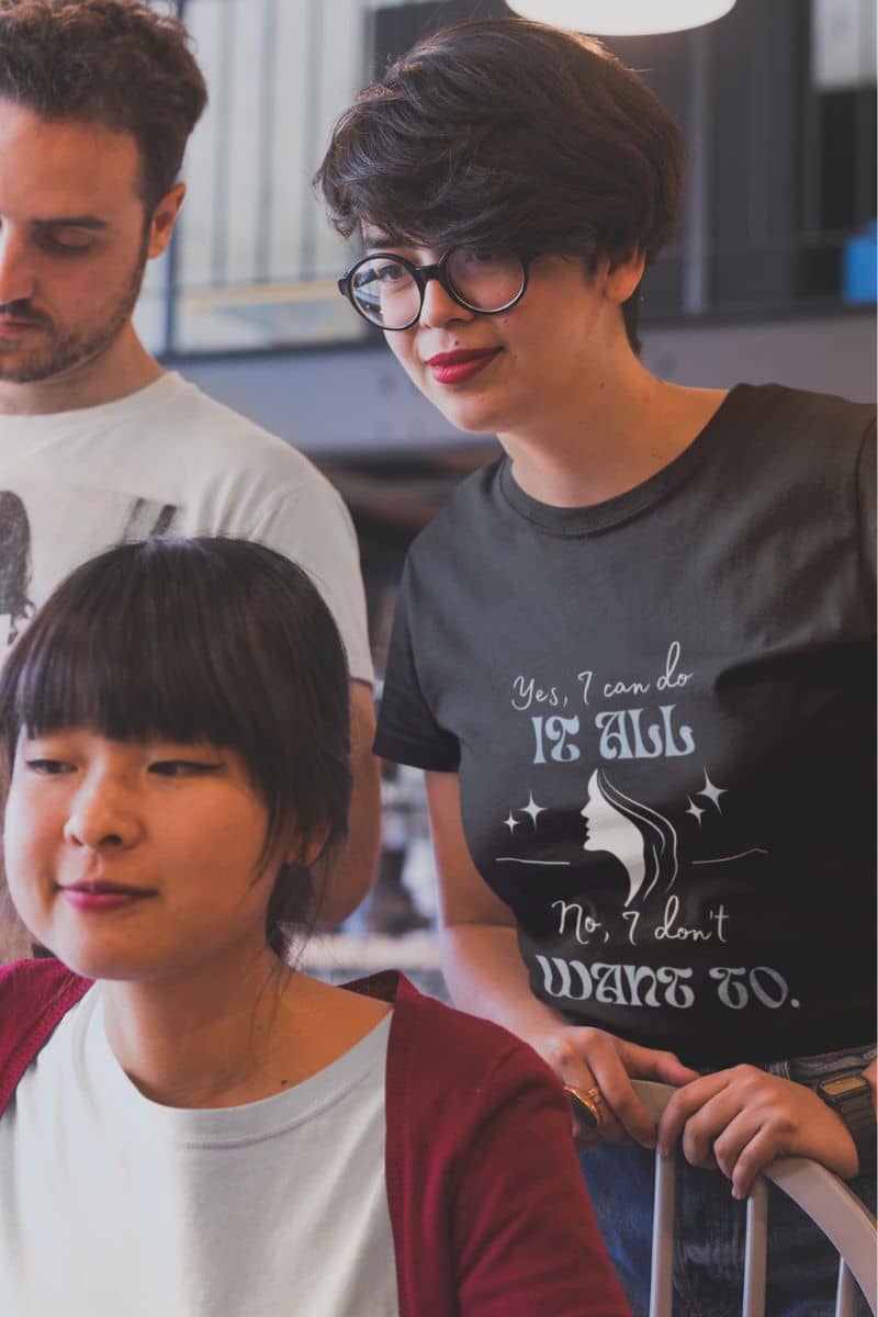 Sarcastic graphic t-shirt with 1 girl working in a group with a male colleague and a female colleague