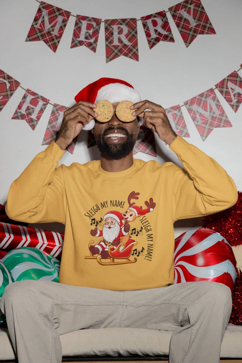 Sleigh my name, Sleigh my name - Cozy winter sweatshirt with a man using 2 cookies to cover his eyes