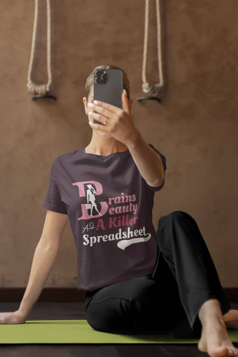 Smart woman t-shirt with a girl taking a selfie in yoga class